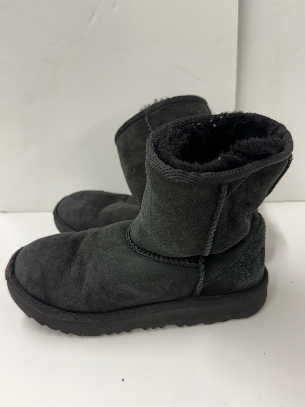 Used Ugg Classic Mini ll Kids Size 1